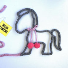 Cargar imagen en el visor de la galería, Caballito - Nana Banana 3000