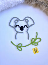 Cargar imagen en el visor de la galería, Koala + Ramita