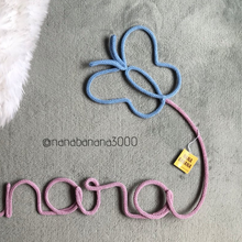 Cargar imagen en el visor de la galería, Mariposa - Nana Banana 3000