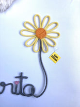 Cargar imagen en el visor de la galería, Flor Margarita - Nana Banana 3000