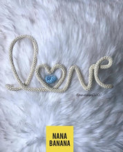 Cargar imagen en el visor de la galería, Love - Nana Banana 3000
